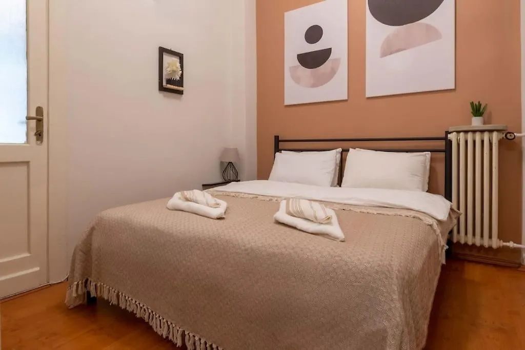 2Br Historical & Spacious Apt. In Heart Of Taksim Appartement Istanboel
