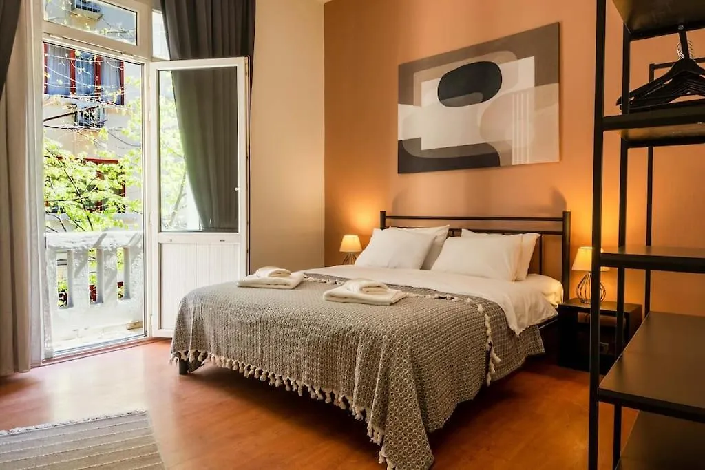 アパート イスタンブール2Br Historical & Spacious Apt. In Heart Of Taksimアパートメント トルコ
