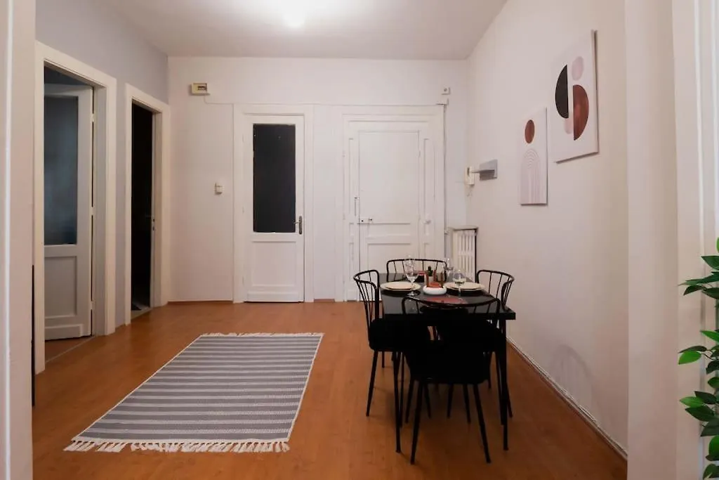 アパート イスタンブール2Br Historical & Spacious Apt. In Heart Of Taksimアパートメント